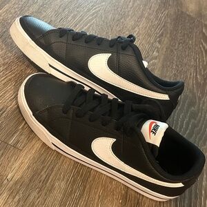 Nike Court Legacy